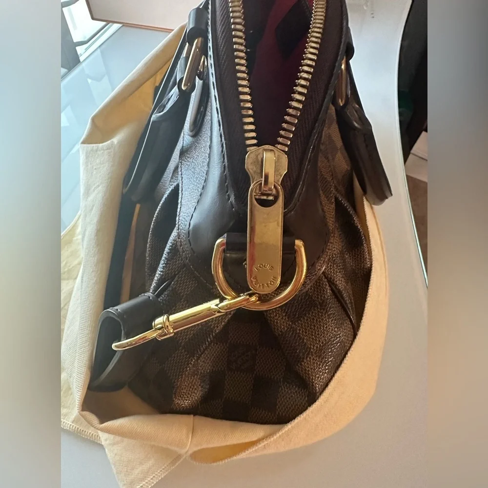 Authentic Louis Vuitton Trevi Pm Damier- Timeless Elegance